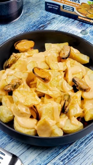 Patatas con mejillones y mayonesa
